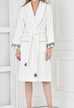 Load image into Gallery viewer, Hazal Bathrobe
